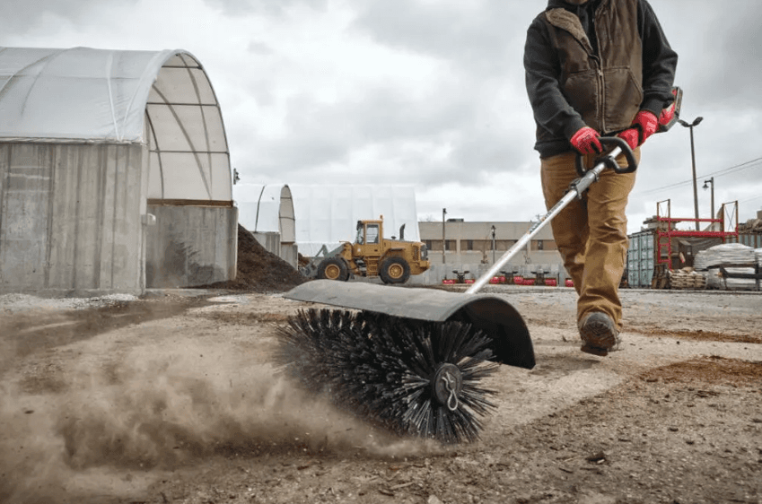 Multimaskin för trädgård