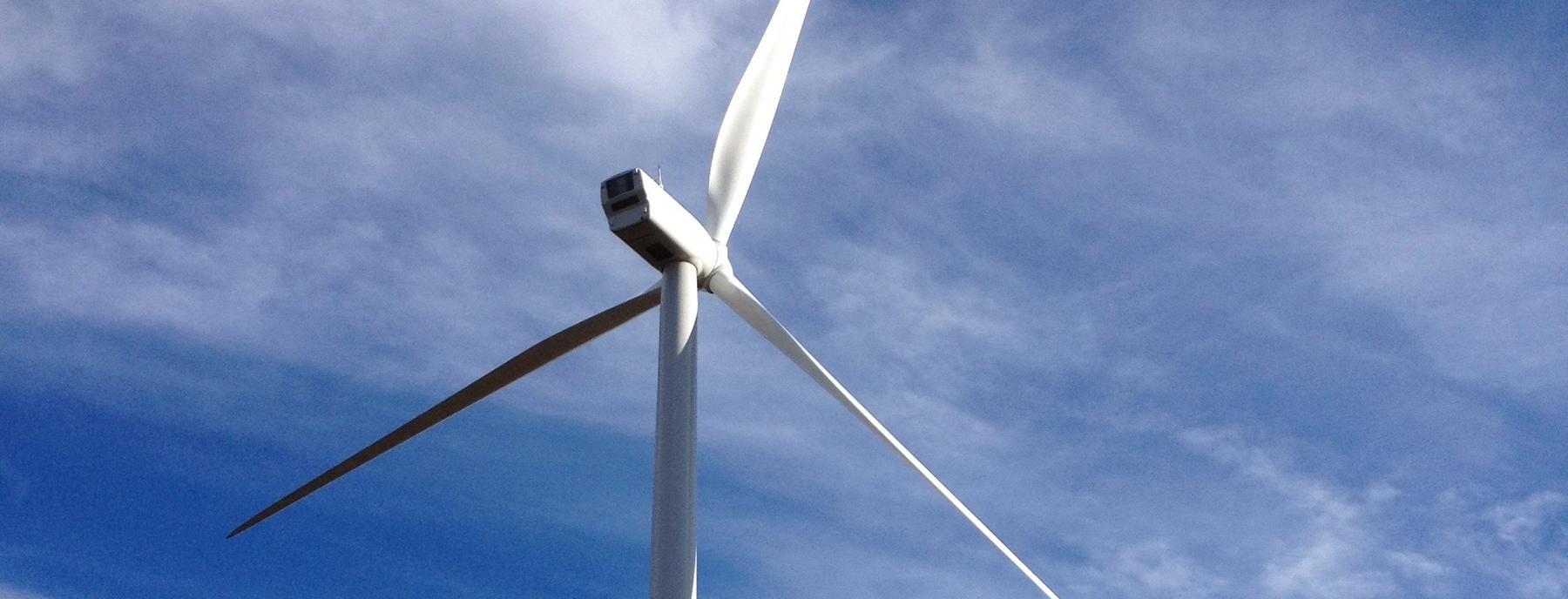 Bild på ett vindkraftverk